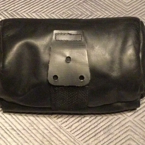 Harley-Davidson vintage cylindrical black leather bag. - Picture 4 of 4